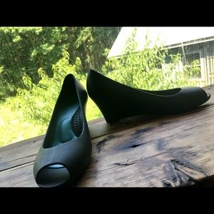 Vegan gel wedges by Oka-B